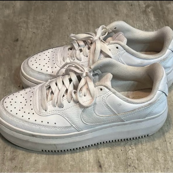 Nike Women's Classic White Sneakers - Picture 4 of 4
